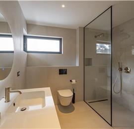 Selection of 5 bedroom seafront villas with pool on Ciovo near Trogir, sleeps 10